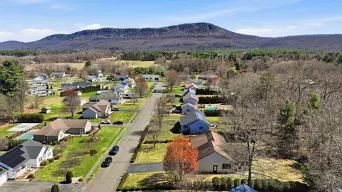 View/Area - 11 Laurel Dr, Easthampton, MA 01027 photo 2 of 4
