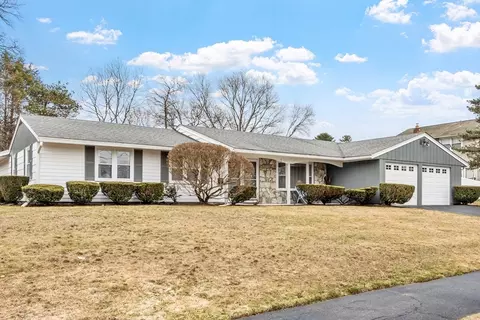 13 Corey Dr, Peabody, MA 01960