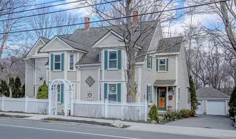 438 Merrimac St, Newburyport, MA 01950