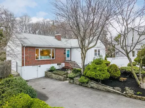 65 Ripley Rd, Medford, MA 02155