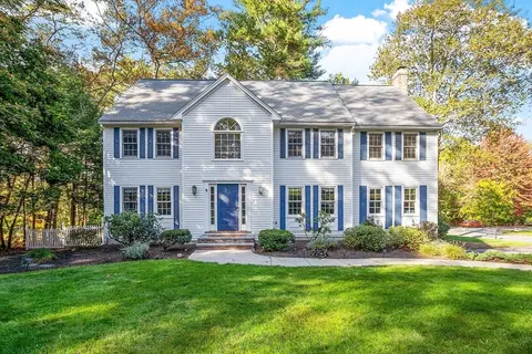 2 Macquarrie Ln, Westford, MA 01886