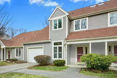 2 Douglass Grn #2, Woburn, MA 01801
