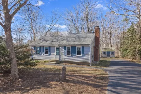 37 Greenville Dr, Forestdale, MA 02644