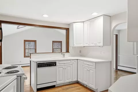 8 Ledgewood Dr, Canton, MA 02021 photo 4