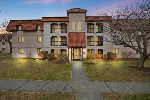 685 Oak St #27-12, Brockton, MA 02301