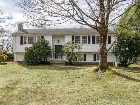 7 Gregory Ln, Wayland, MA 01778
