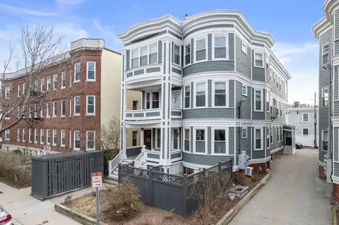 122 Trowbridge #1R, Cambridge, MA 02138