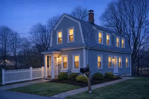 10 Sassamon St, Canton, MA 02021 photo 2