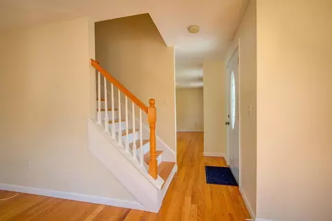 Entry Way - 17 Lynne Rd, Wareham, MA 02571 photo 2 of 3