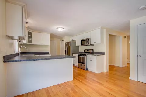 Kitchen - 17 Lynne Rd, Wareham, MA 02571 photo 5 of 8