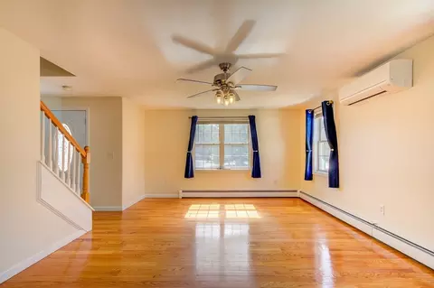 Living - 17 Lynne Rd, Wareham, MA 02571 photo 3 of 7