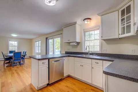 Kitchen - 17 Lynne Rd, Wareham, MA 02571 photo 7 of 8