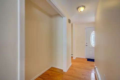 Entry Way - 17 Lynne Rd, Wareham, MA 02571 photo 1 of 3