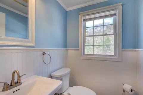 Bath - 17 Lynne Rd, Wareham, MA 02571 photo 1 of 3