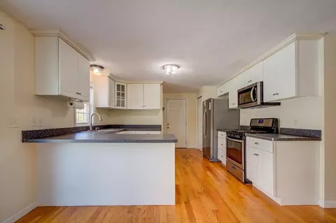 Kitchen - 17 Lynne Rd, Wareham, MA 02571 photo 4 of 8
