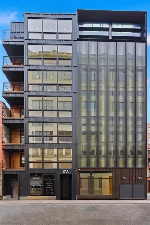 230 Friend St # 2, Boston, MA 02114
