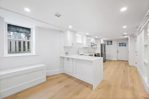 10 Beech St #1, Cambridge, MA 02140