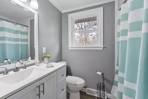 Bath - 20 Meadowview Rd, Georgetown, MA 01833 photo 1 of 2
