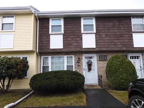 945 Riverside Dr #5B, Methuen, MA 01844