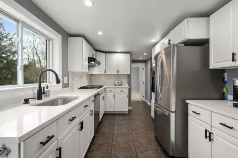 157 Pearl St, Reading, MA 01867 photo 2