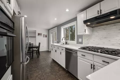157 Pearl St, Reading, MA 01867 photo 4