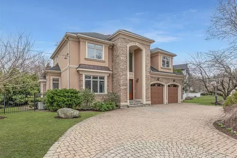 119 Harwich Rd, Chestnut Hill, MA 02467