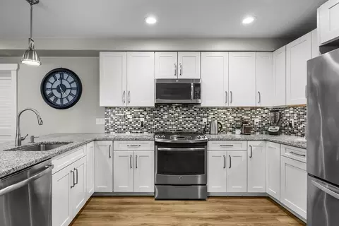 76 Court St #6, Plymouth, MA 02360
