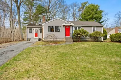 34 Hitchcock Ln, Attleboro, MA 02703