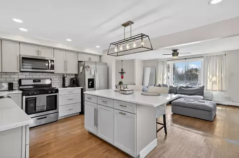 17 Elizia Cir, Lowell, MA 01854