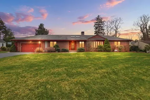 31 Briarcliff Rd, Longmeadow, MA 01106