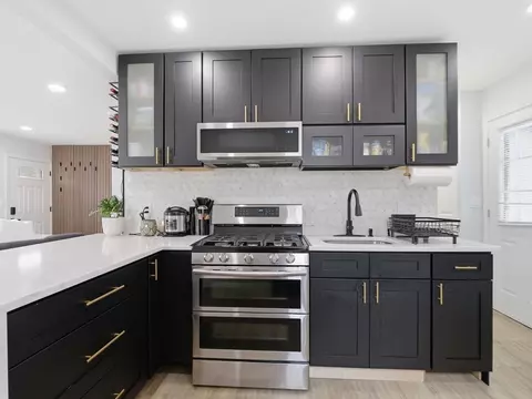 Kitchen - 63 Jasper St, Saugus, MA 01906 photo 5 of 7