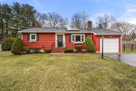 34 Betten Ct, Franklin, MA 02038