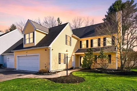 124 Clear Pond Dr #124, Walpole, MA 02081