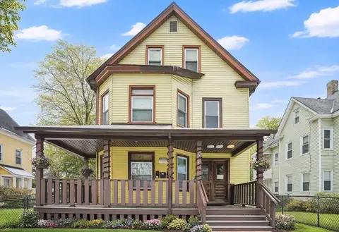 1584 Dwight St, Springfield, MA 01107