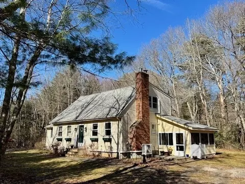 195 Slab Bridge Rd, Freetown, MA 02702