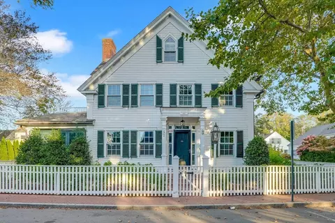 52 S Summer St, Edgartown, MA 02539