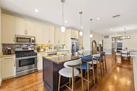774 E 3rd St #1, Boston, MA 02127 photo 2