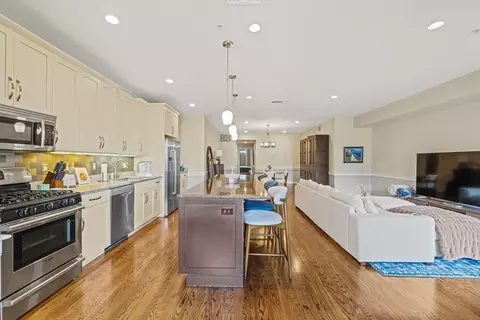 774 E 3rd St #1, Boston, MA 02127 photo 3