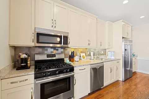 774 E 3rd St #1, Boston, MA 02127 photo 4