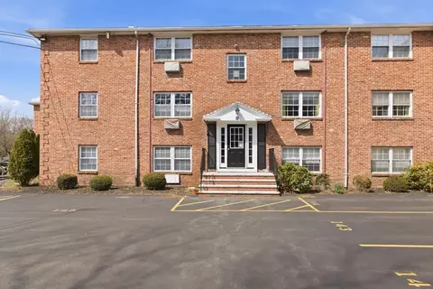 8 Colonial Village Dr #3, Arlington, MA 02474