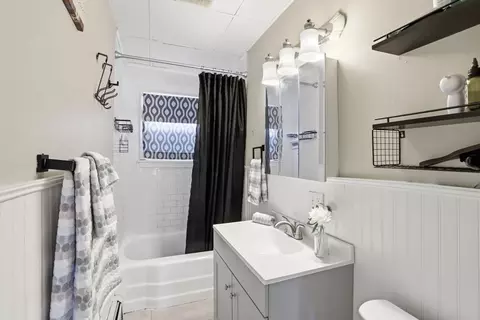 Bath - 477 Palmer St, Fall River, MA 02721 photo 1 of 1