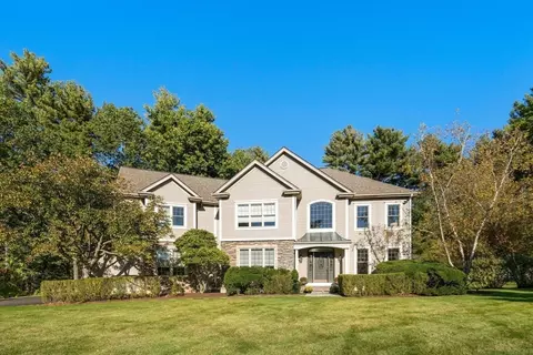 7 Pettees Pond Ln, Walpole, MA 02081