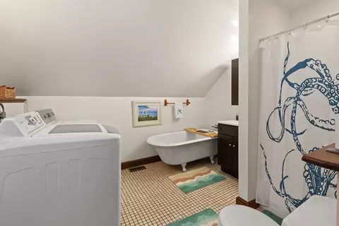 Bath - 37 Chase St, Beverly, MA 01915 photo 3 of 3