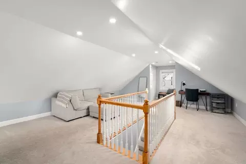 Entry Way - 438 Mount Vernon St, Dedham, MA 02026 photo 2 of 5