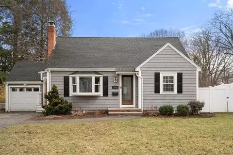 438 Mount Vernon St, Dedham, MA 02026