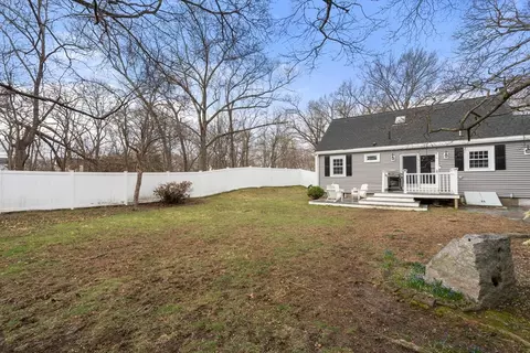 Exterior - 438 Mount Vernon St, Dedham, MA 02026 photo 5 of 9