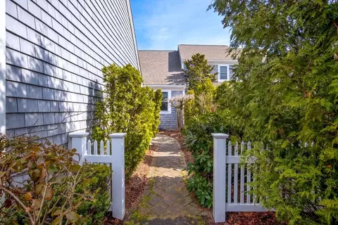 9 Old Langmore #9, Plymouth, MA 02360