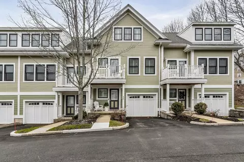 6 Summer St #D, Manchester, MA 01944
