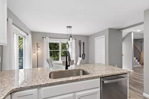 22 Apthorp St, Worcester, MA 01606 photo 9