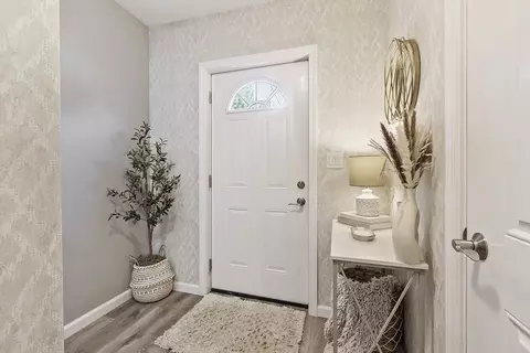 22 Apthorp St, Worcester, MA 01606 photo 3